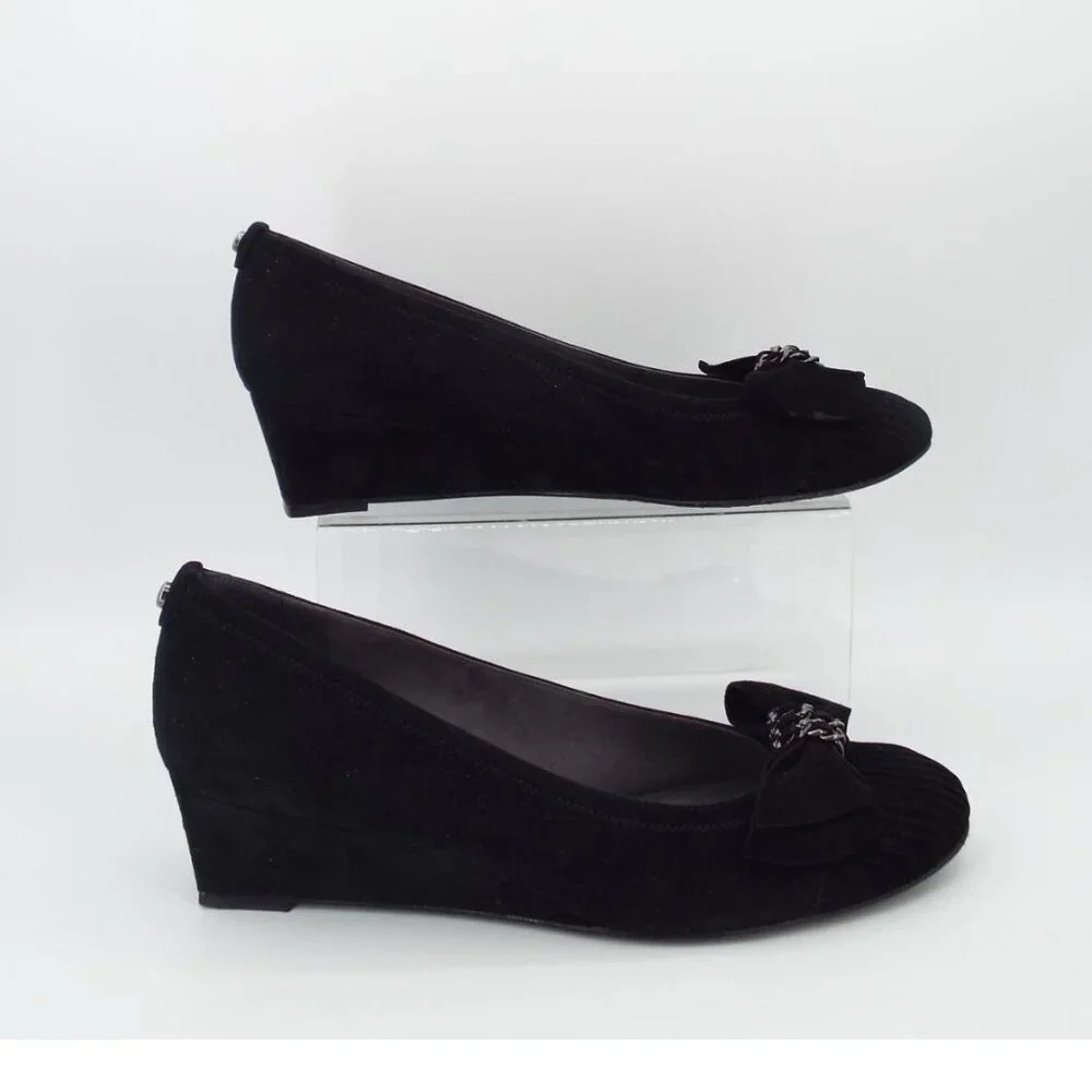 Stuart Weitzman Pleats Black Suede Wedge with Chain Bow Size 10N Narrow - Picture 2 of 16